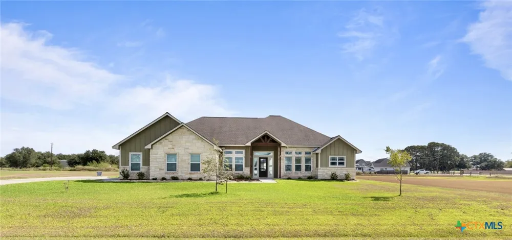 36 Meadow Creek Drive Inez, TX 77968