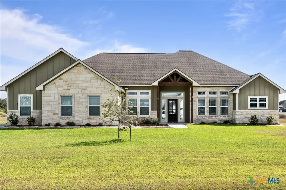 36 Meadow Creek Drive Inez, TX 77968