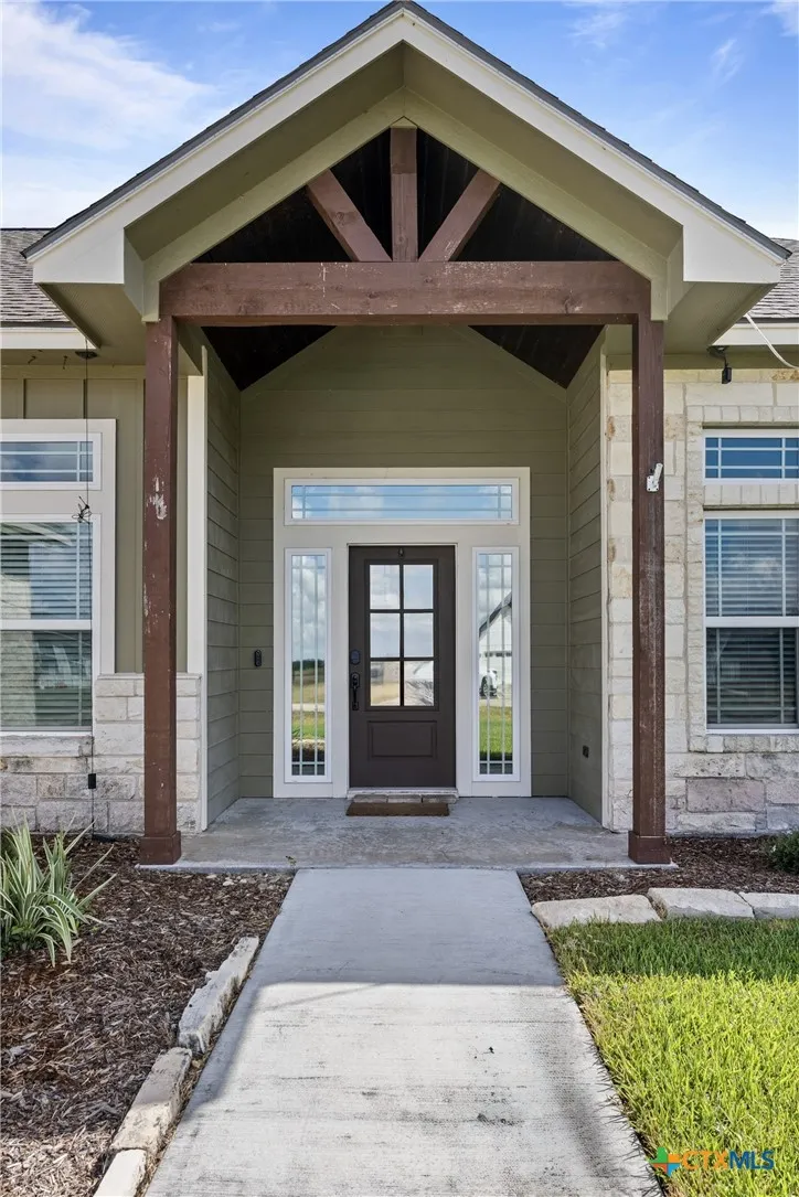 36 Meadow Creek Drive Inez, TX 77968