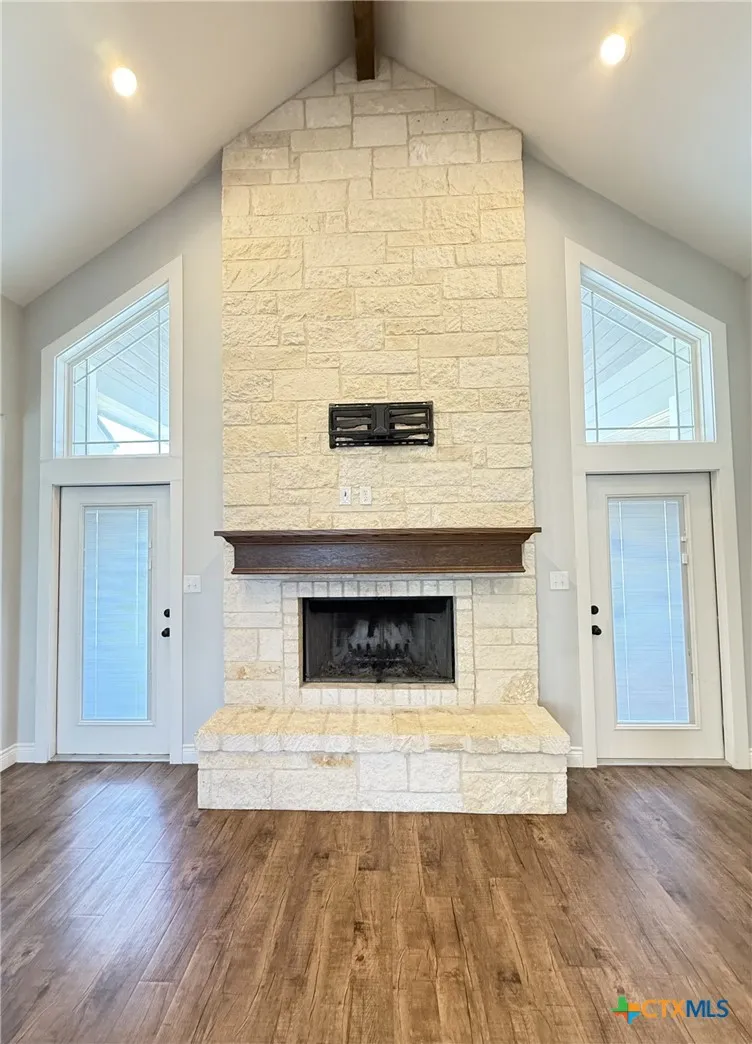 36 Meadow Creek Drive Inez, TX 77968