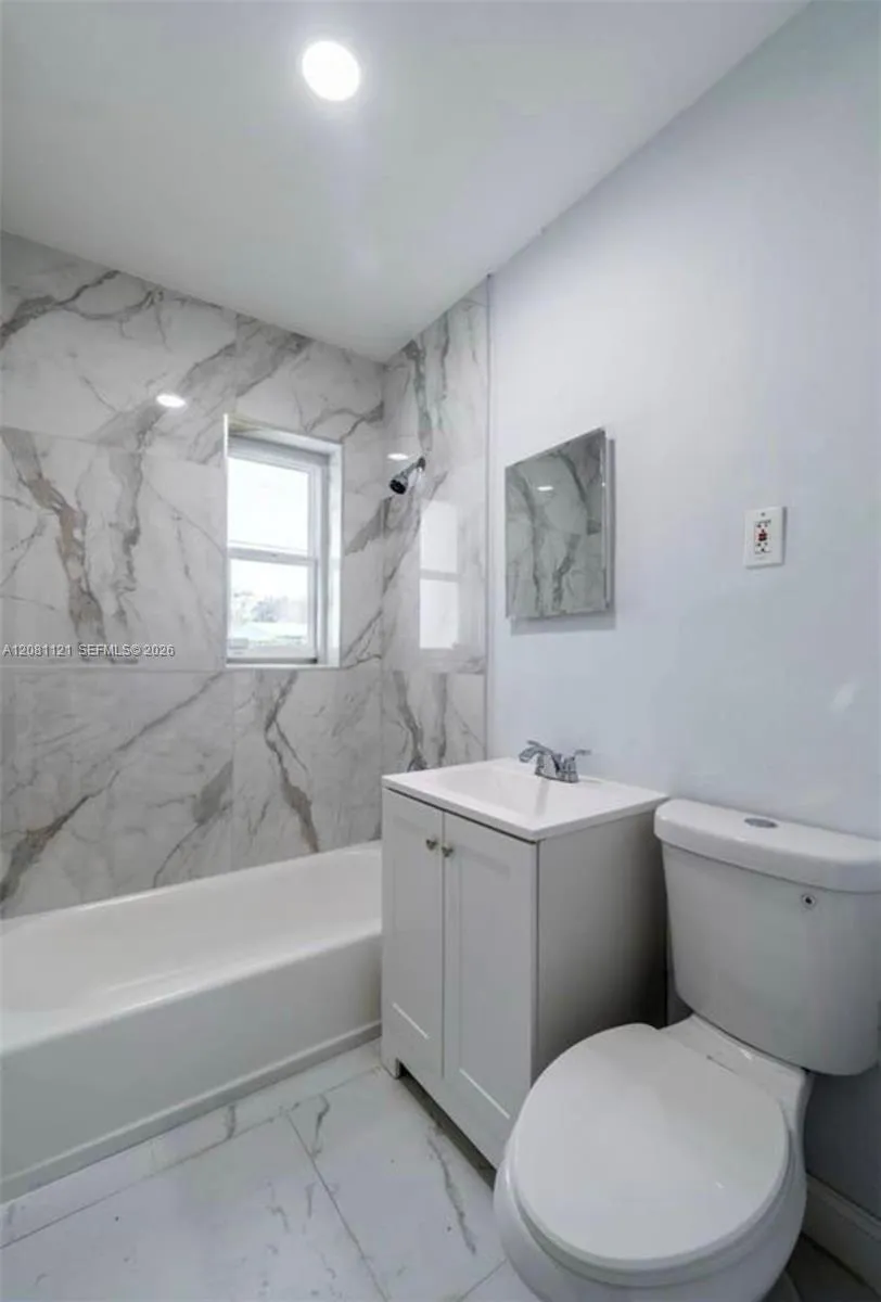 425 NW 14th Way Fort Lauderdale, FL 33311