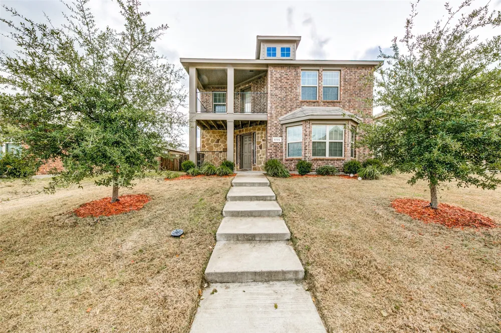 1774 Pioneer Way Lancaster, TX 75146