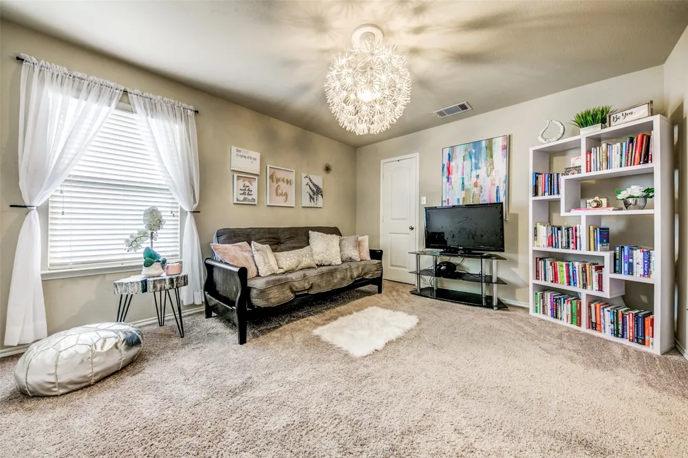 1774 Pioneer Way Lancaster, TX 75146