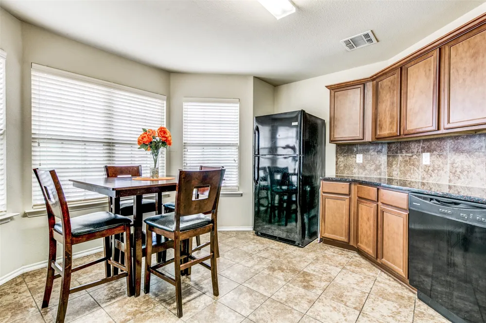 1774 Pioneer Way Lancaster, TX 75146