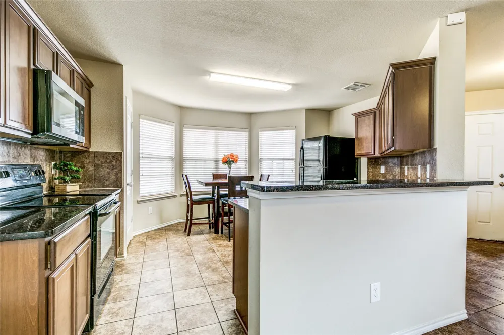 1774 Pioneer Way Lancaster, TX 75146