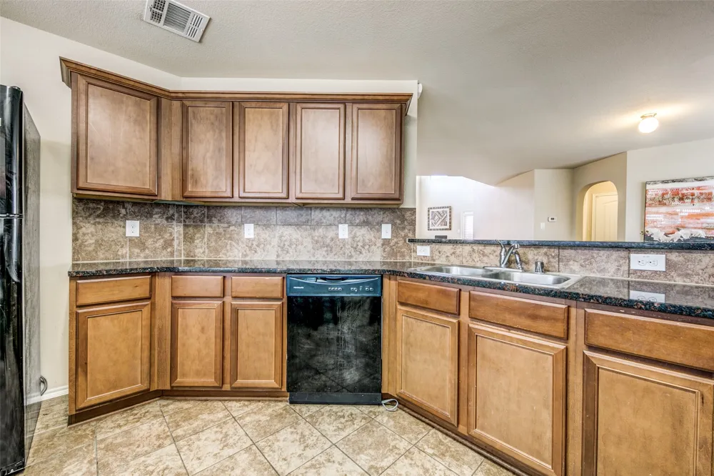 1774 Pioneer Way Lancaster, TX 75146