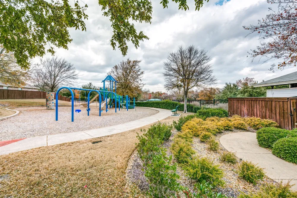 1774 Pioneer Way Lancaster, TX 75146