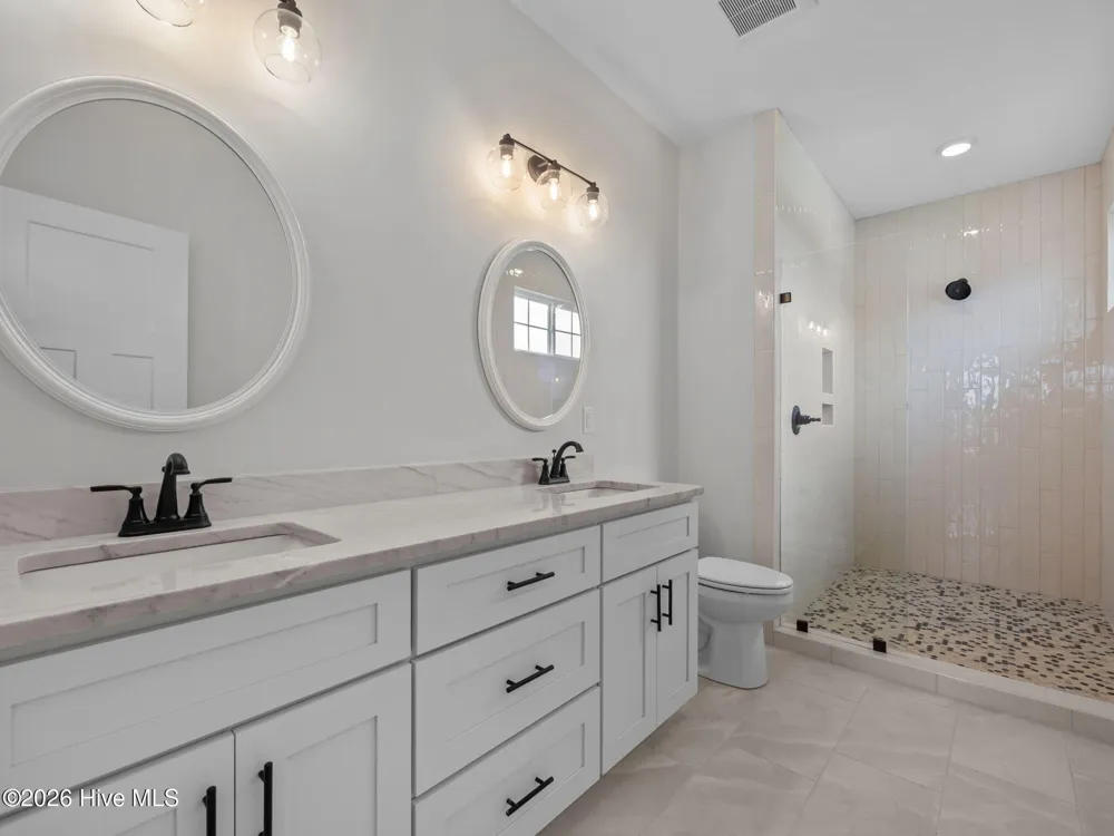 656 Fishermans Point Newport, NC 28570