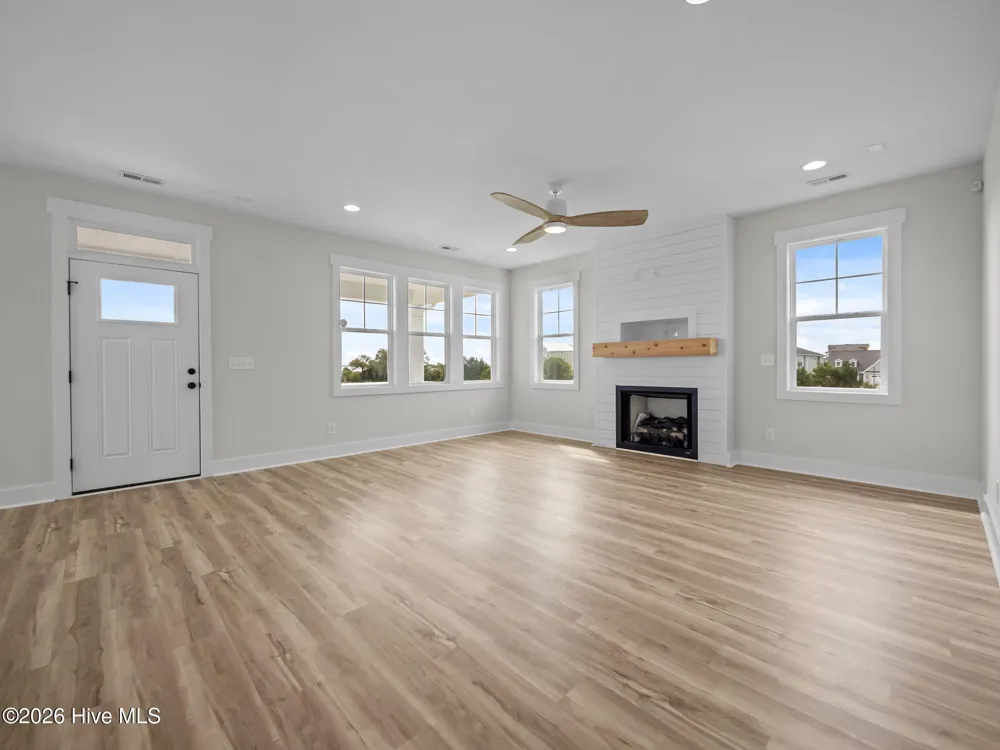 656 Fishermans Point Newport, NC 28570