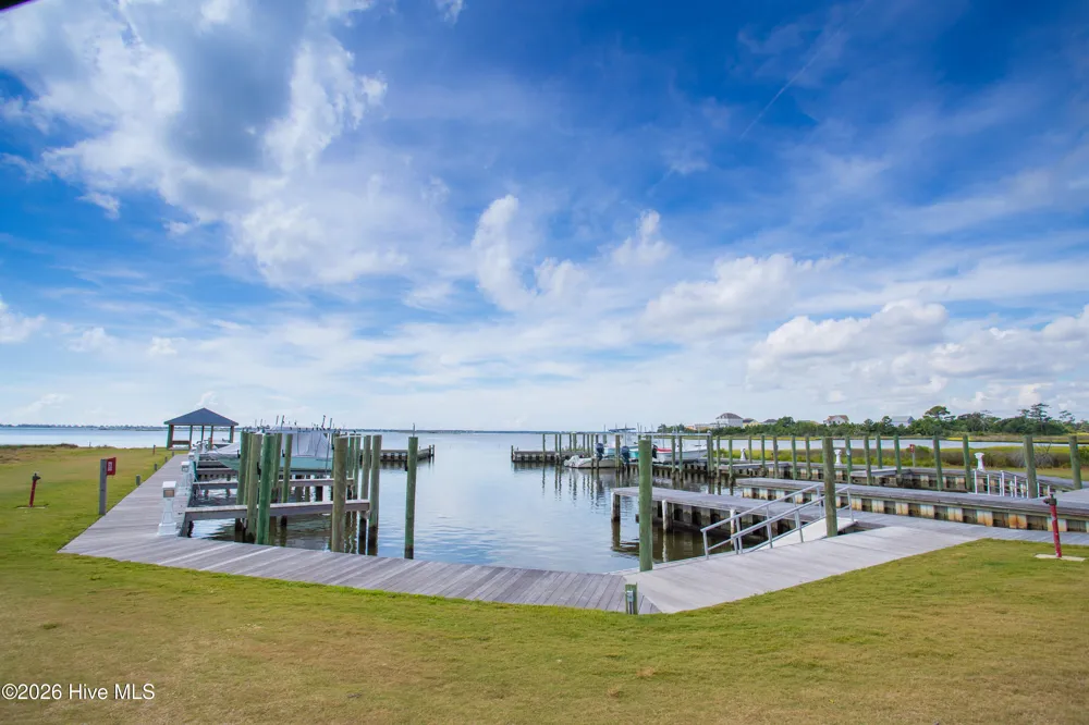 656 Fishermans Point Newport, NC 28570