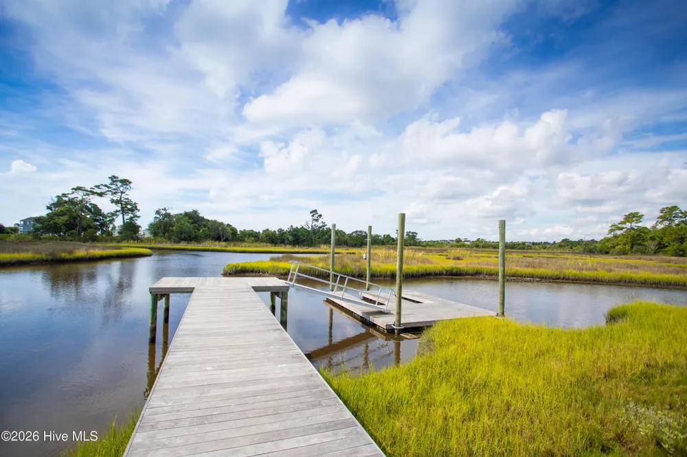 656 Fishermans Point Newport, NC 28570