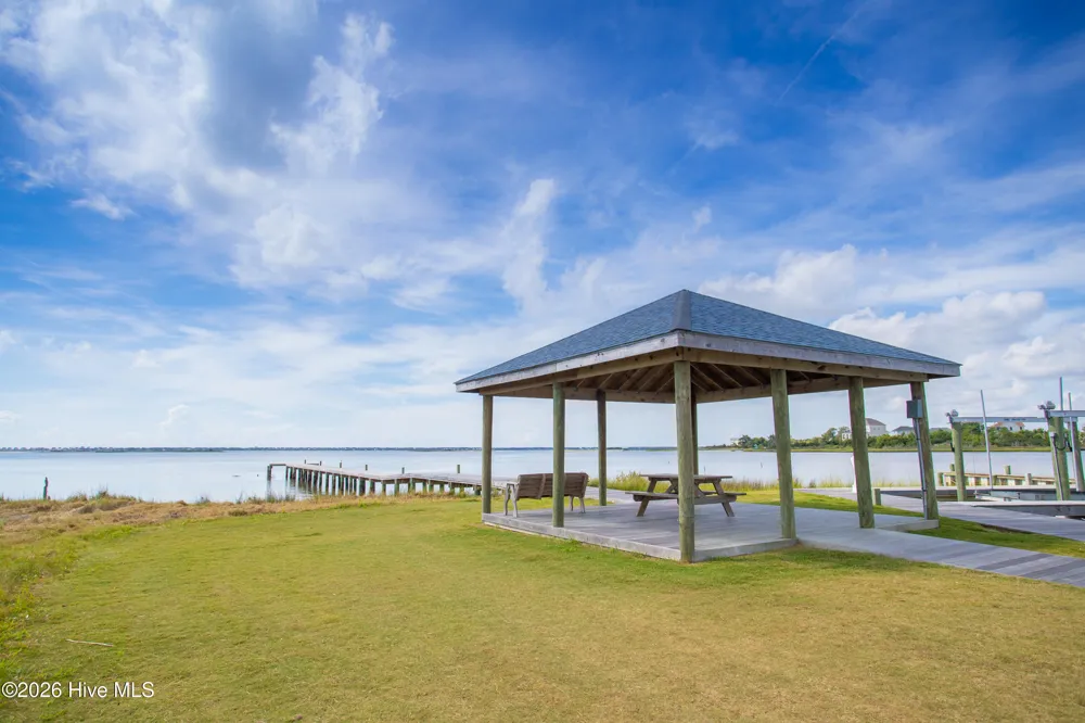 656 Fishermans Point Newport, NC 28570