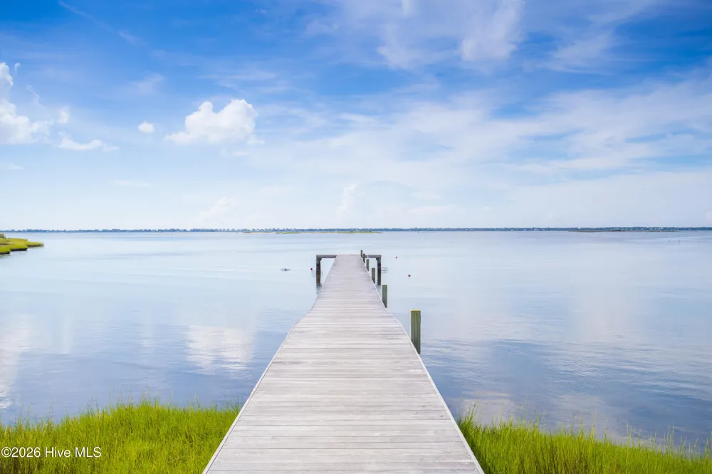 656 Fishermans Point Newport, NC 28570