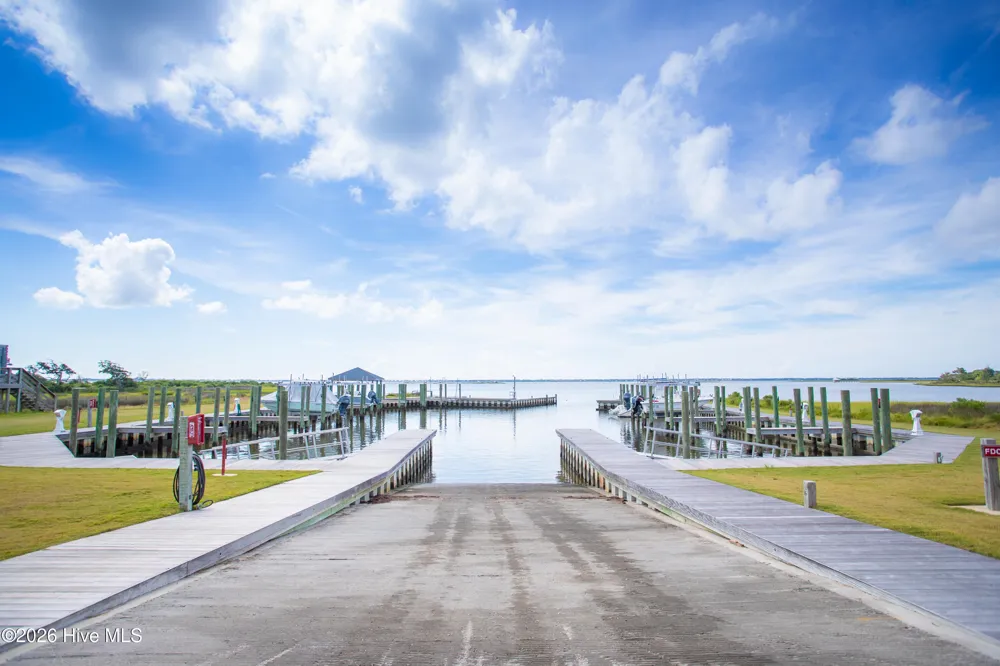 656 Fishermans Point Newport, NC 28570