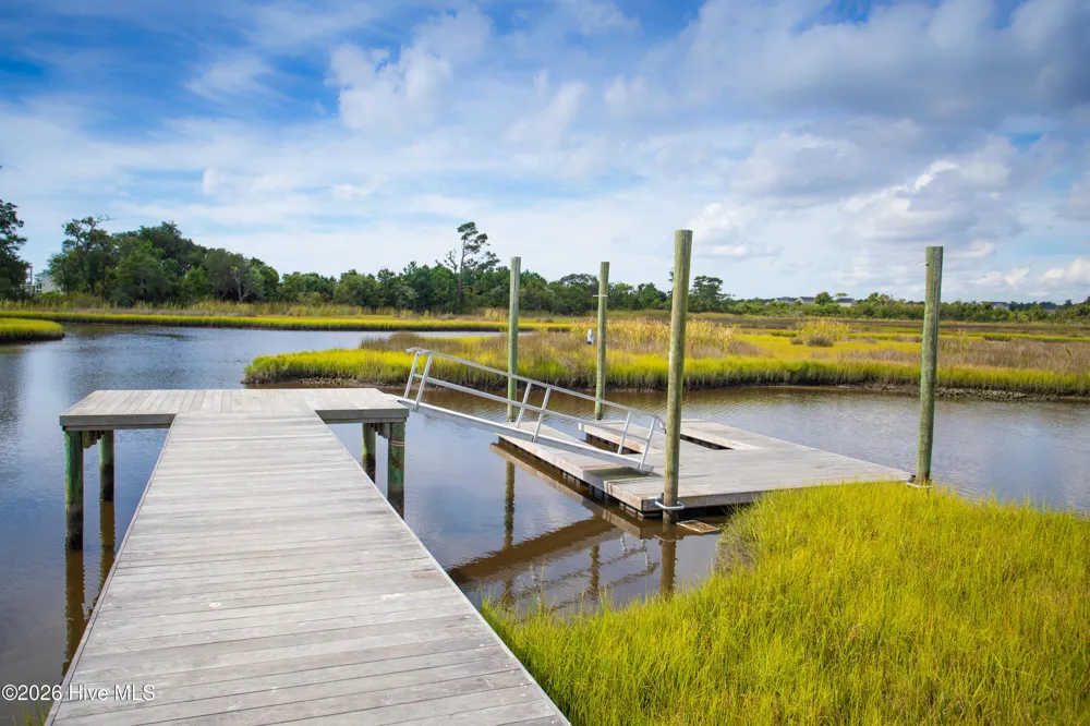 656 Fishermans Point Newport, NC 28570