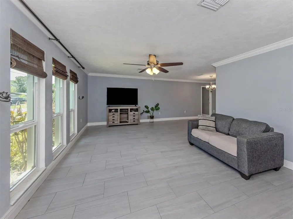 2161 INNER CASS CIRCLE Sarasota, FL 34231