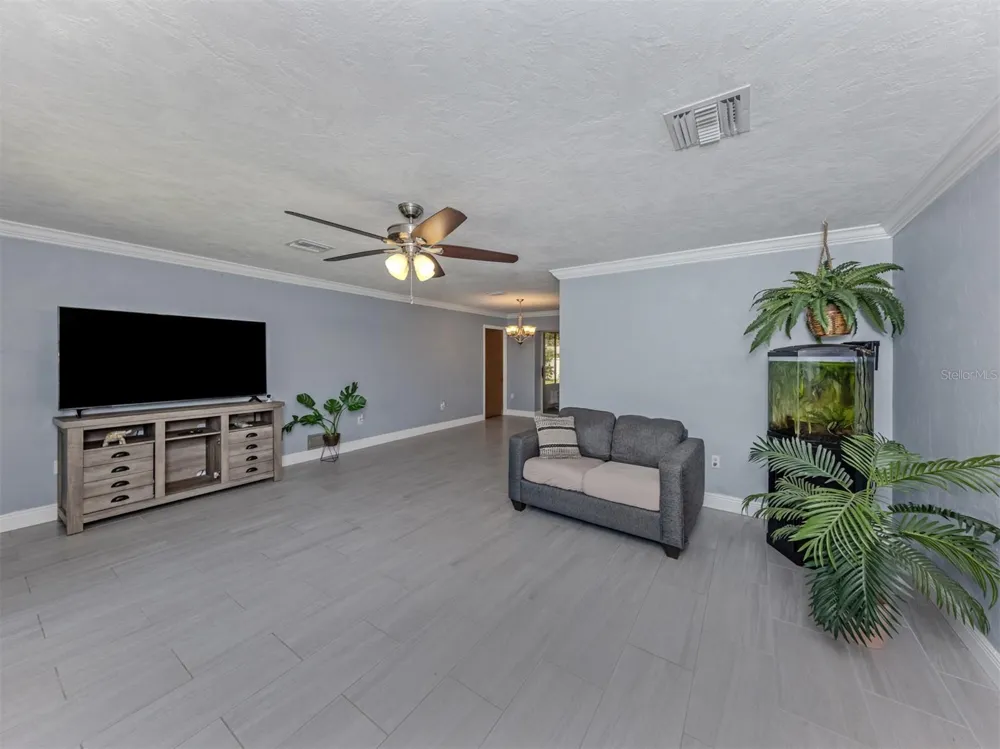 2161 INNER CASS CIRCLE Sarasota, FL 34231
