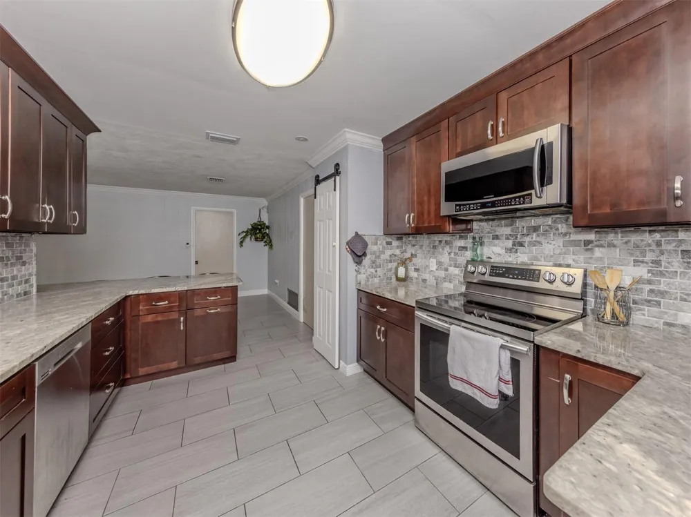 2161 INNER CASS CIRCLE Sarasota, FL 34231