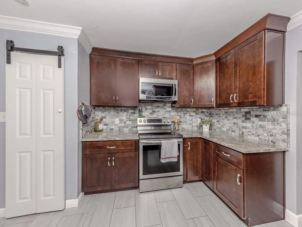 2161 INNER CASS CIRCLE Sarasota, FL 34231