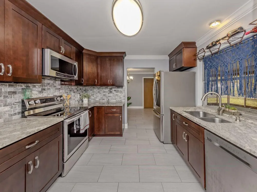 2161 INNER CASS CIRCLE Sarasota, FL 34231