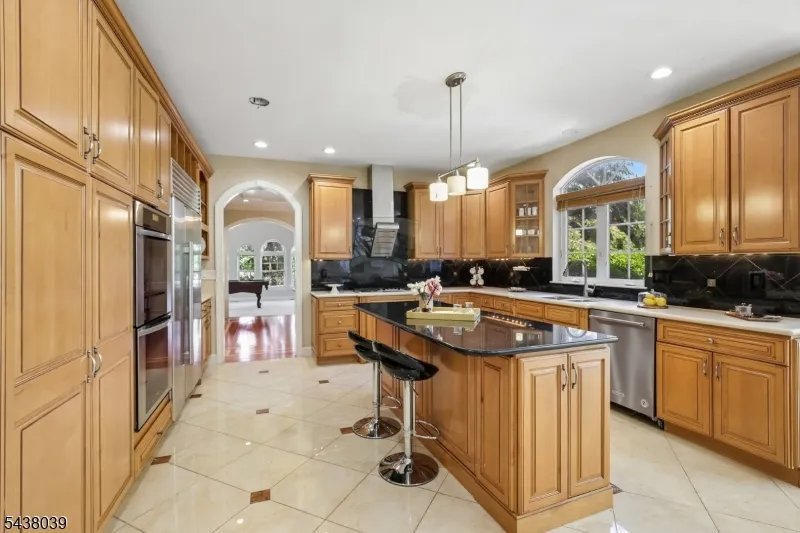 11 Valley Wood Dr Franklin, NJ 08873