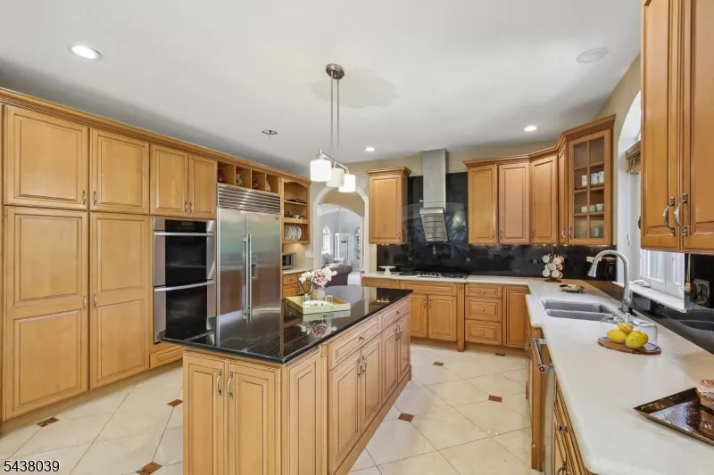 11 Valley Wood Dr Franklin, NJ 08873