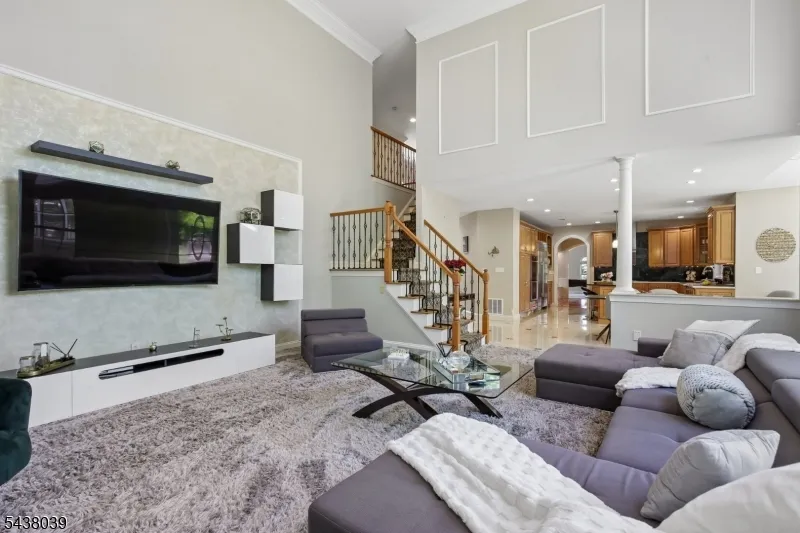 11 Valley Wood Dr Franklin, NJ 08873