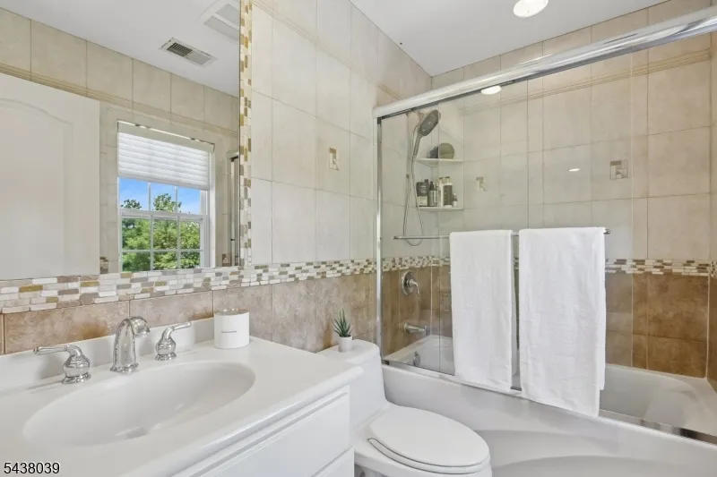 11 Valley Wood Dr Franklin, NJ 08873