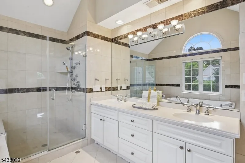11 Valley Wood Dr Franklin, NJ 08873