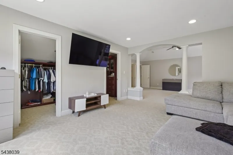 11 Valley Wood Dr Franklin, NJ 08873