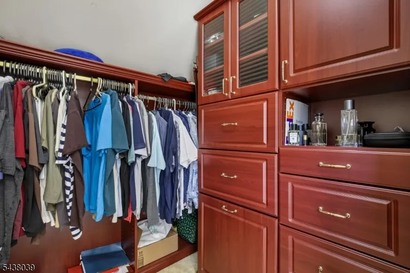 11 Valley Wood Dr Franklin, NJ 08873