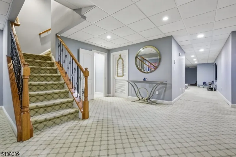 11 Valley Wood Dr Franklin, NJ 08873