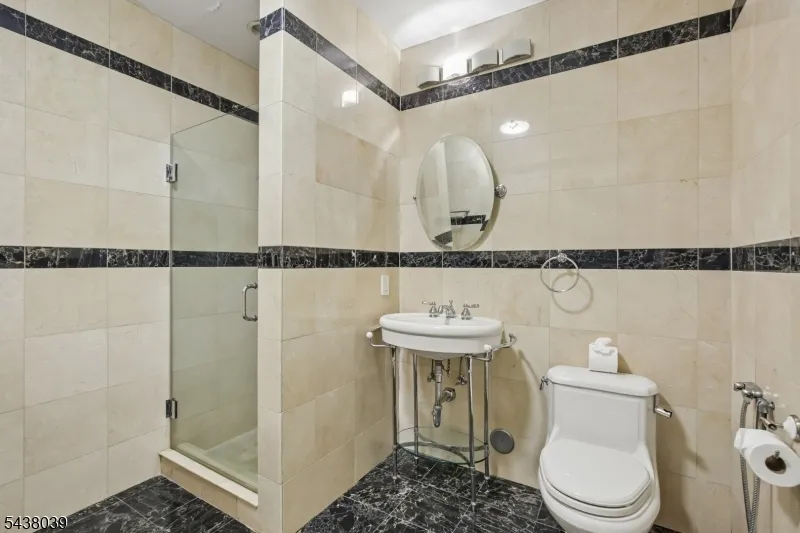 11 Valley Wood Dr Franklin, NJ 08873