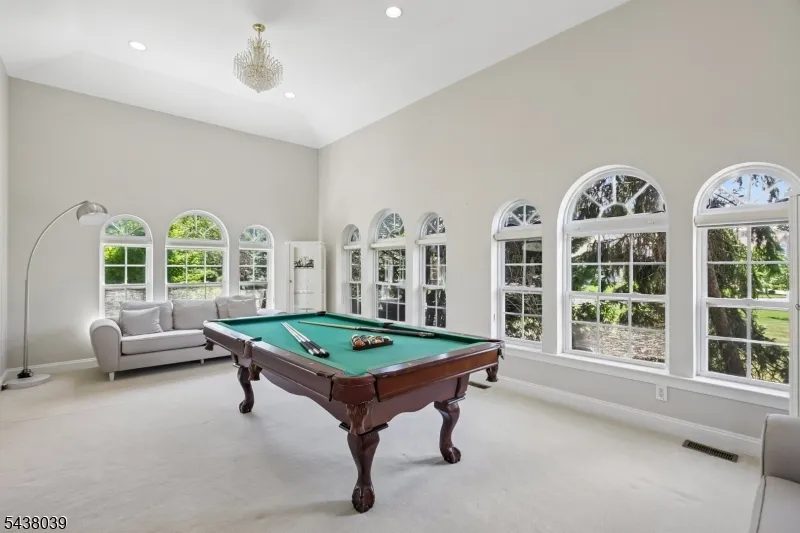 11 Valley Wood Dr Franklin, NJ 08873