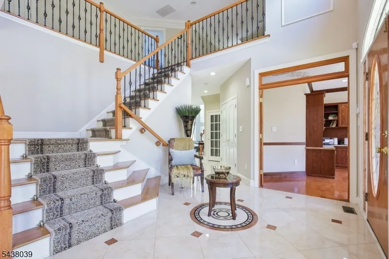 11 Valley Wood Dr Franklin, NJ 08873