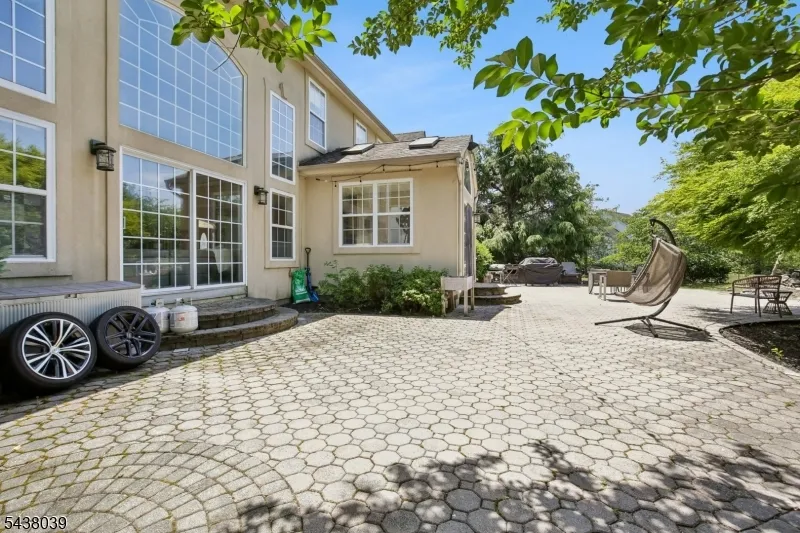 11 Valley Wood Dr Franklin, NJ 08873