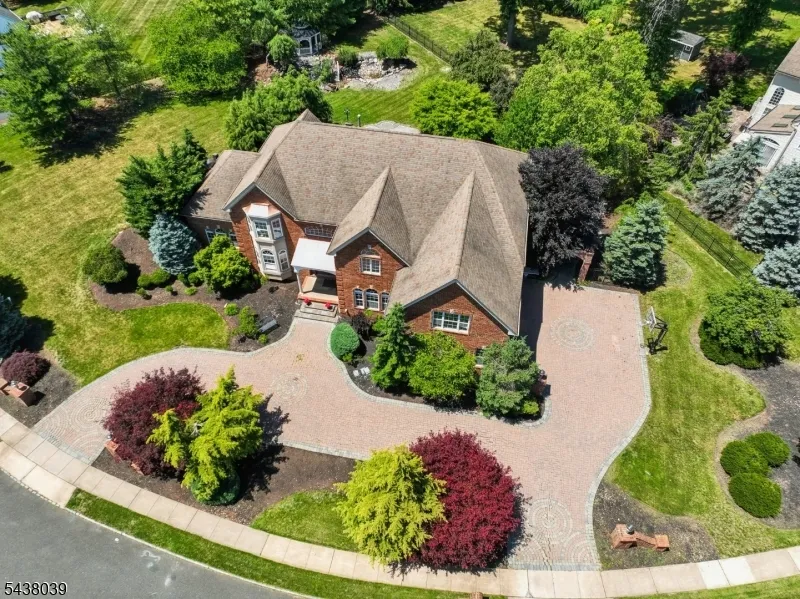 11 Valley Wood Dr Franklin, NJ 08873