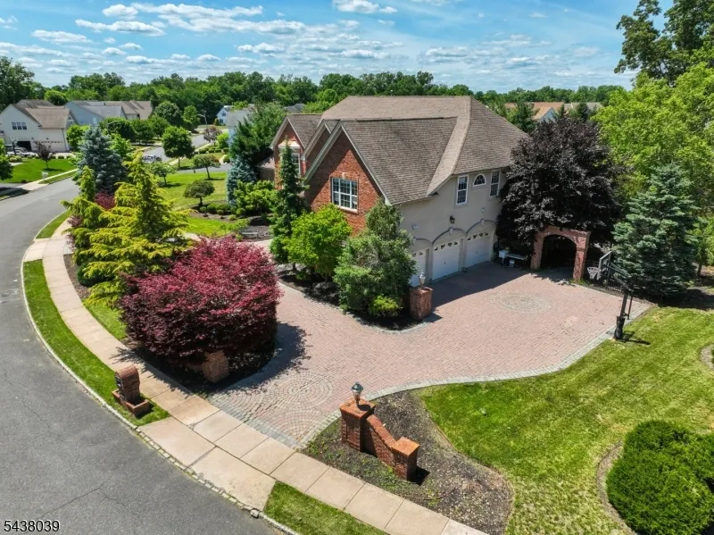 11 Valley Wood Dr Franklin, NJ 08873