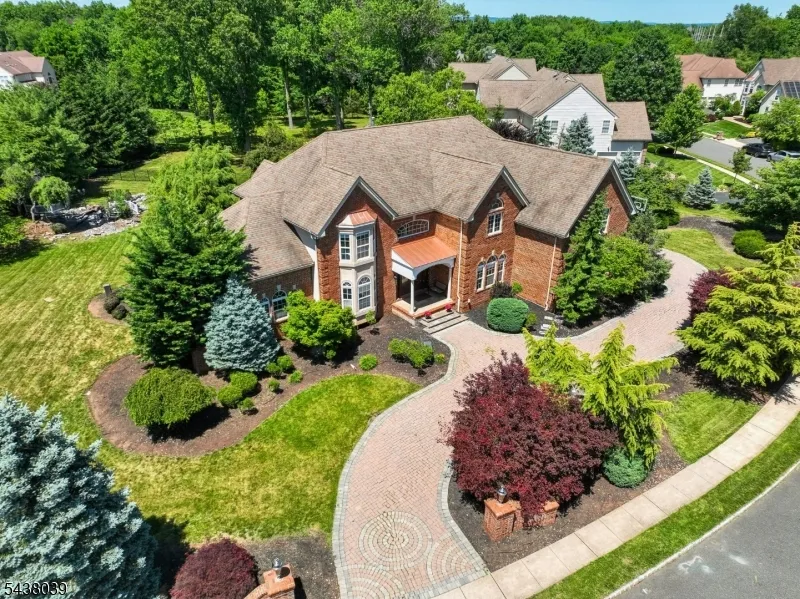 11 Valley Wood Dr Franklin, NJ 08873