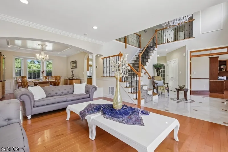 11 Valley Wood Dr Franklin, NJ 08873