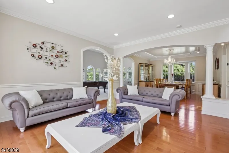 11 Valley Wood Dr Franklin, NJ 08873