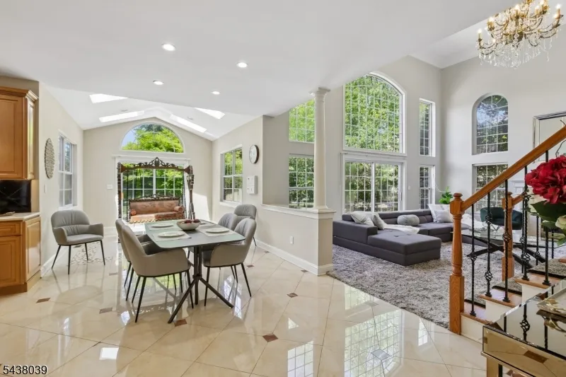 11 Valley Wood Dr Franklin, NJ 08873