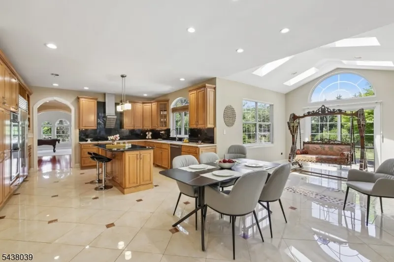 11 Valley Wood Dr Franklin, NJ 08873