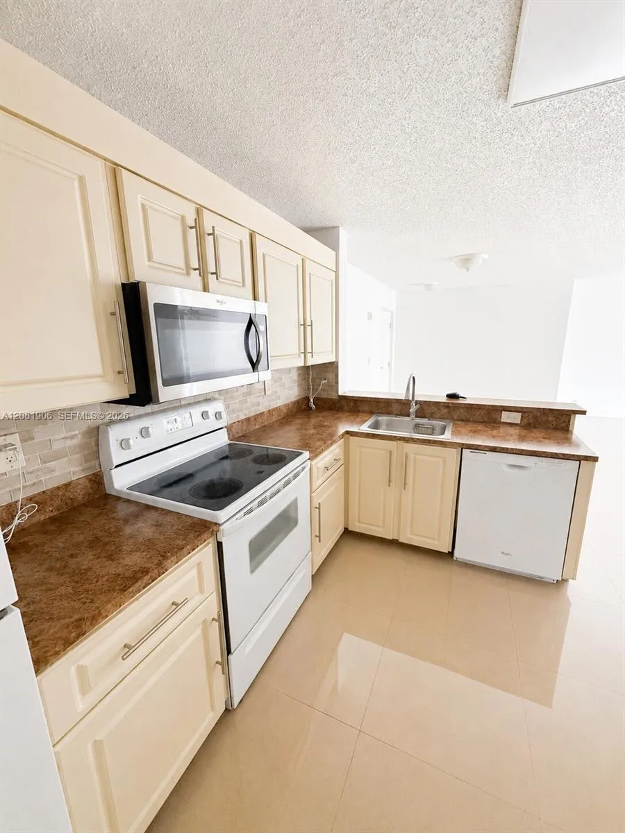 10131 W Sunrise Blvd #204 Plantation, FL 33322