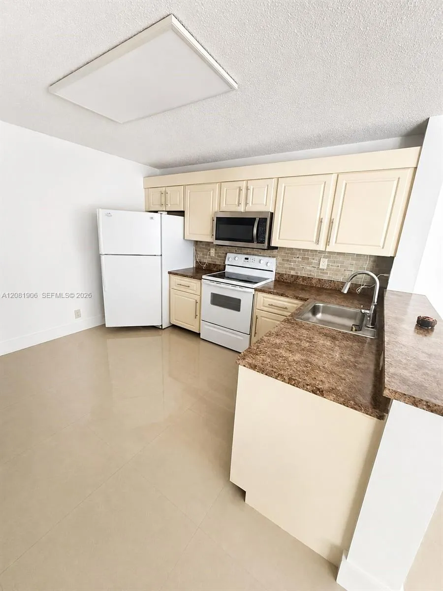 10131 W Sunrise Blvd #204 Plantation, FL 33322