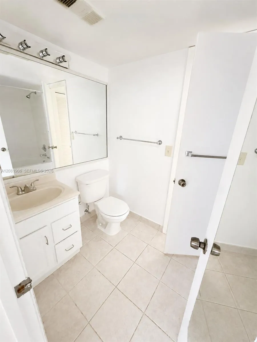 10131 W Sunrise Blvd #204 Plantation, FL 33322