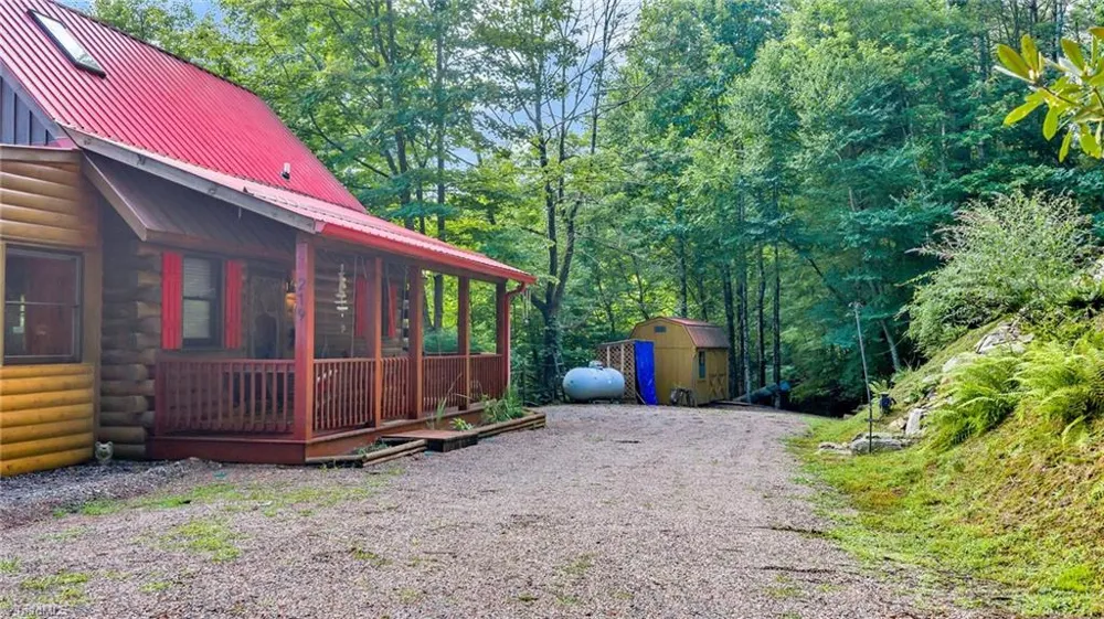 219 Ravenwood Drive West Jefferson, NC 28694