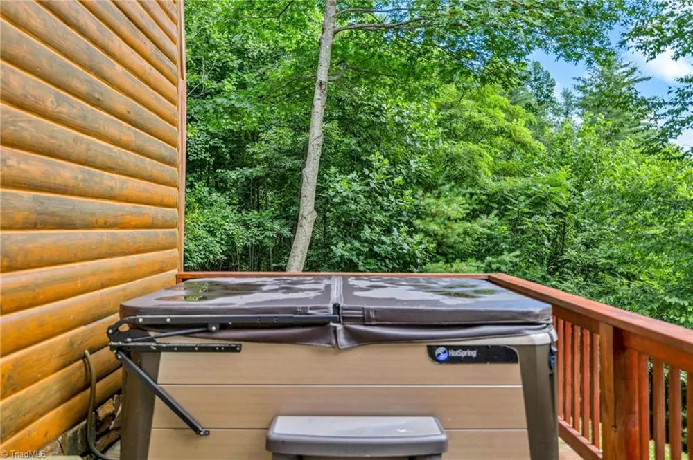 219 Ravenwood Drive West Jefferson, NC 28694