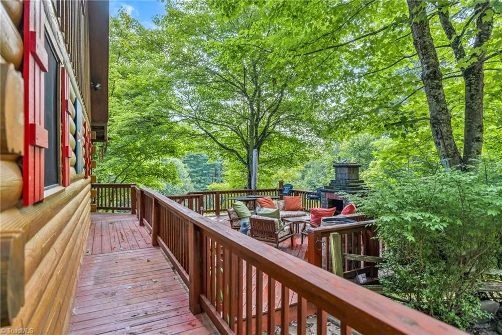 219 Ravenwood Drive West Jefferson, NC 28694