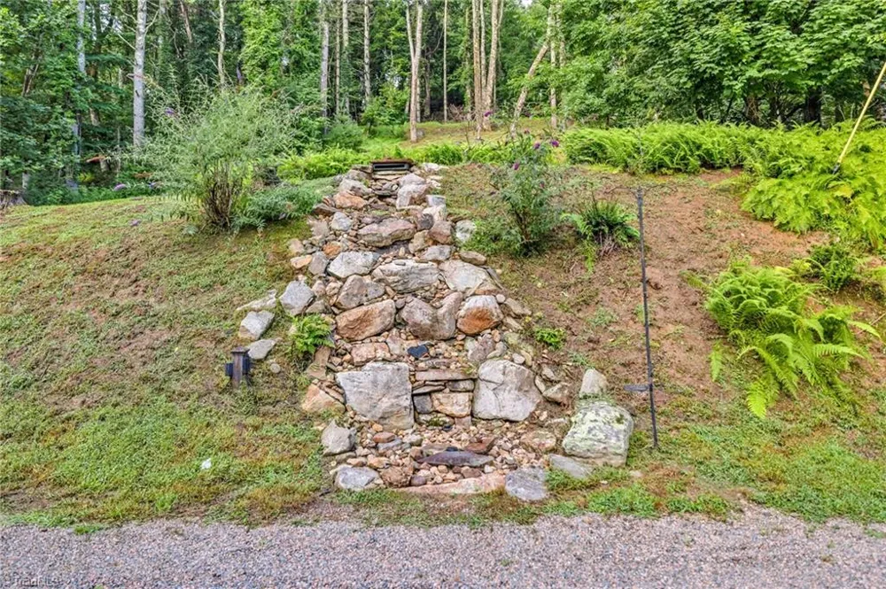 219 Ravenwood Drive West Jefferson, NC 28694